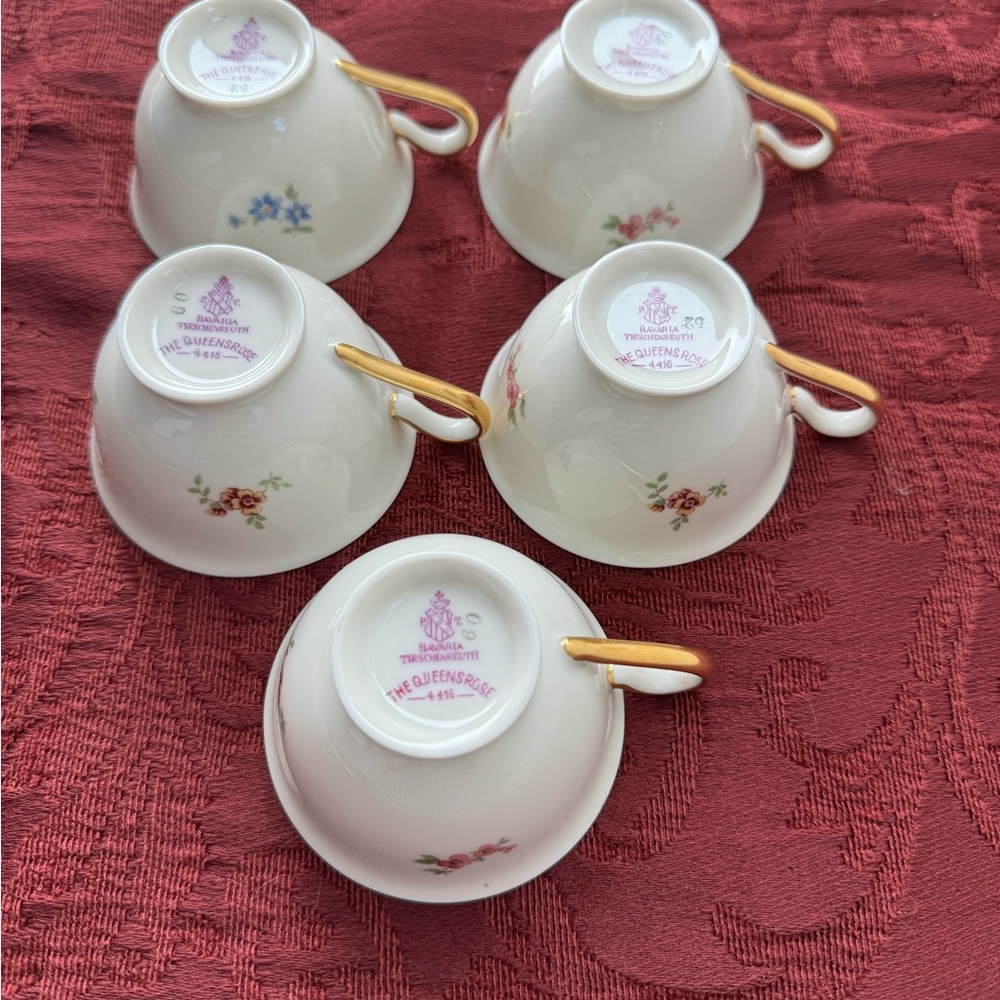 Queen’s Rose Cup & Saucer Set - Picture 6 of 7